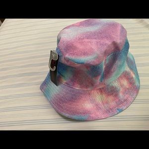 Bucket hat